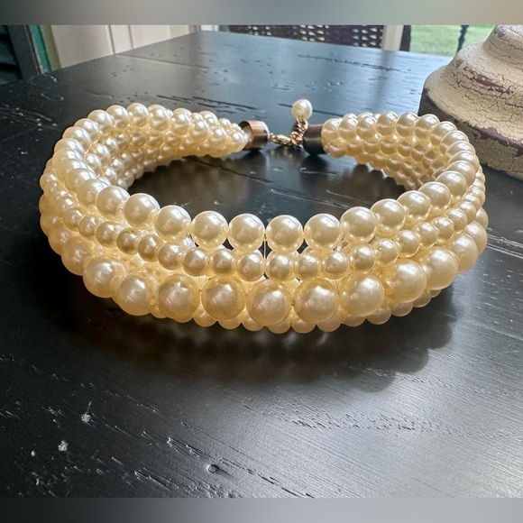 Unbranded Jewelry - VINTAGE, 7 STRAND, FAUX PEARL CHOKER. SOME STRANDS HAVE SEPARATED.